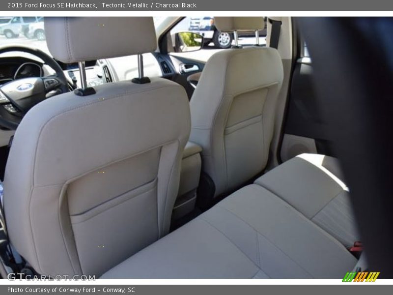 Tectonic Metallic / Charcoal Black 2015 Ford Focus SE Hatchback