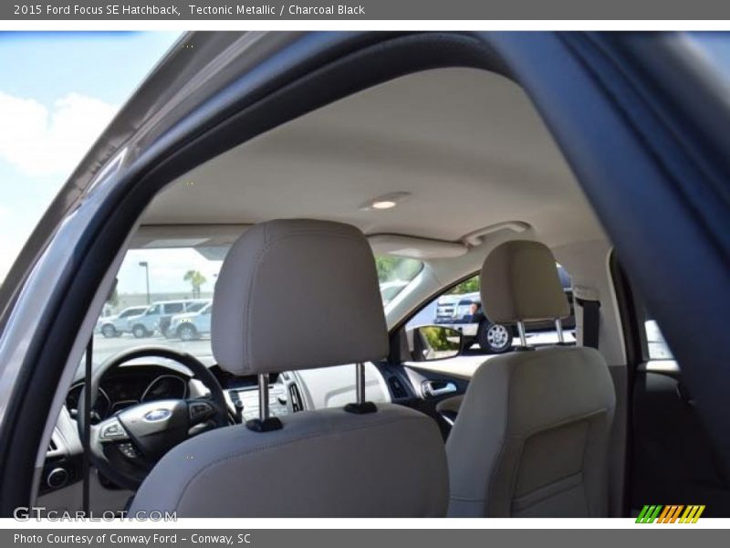 Tectonic Metallic / Charcoal Black 2015 Ford Focus SE Hatchback