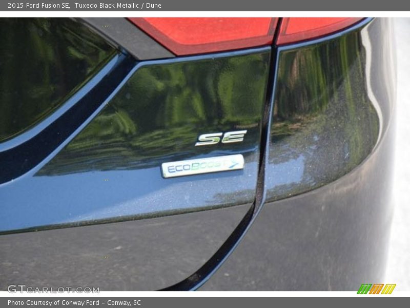 Tuxedo Black Metallic / Dune 2015 Ford Fusion SE