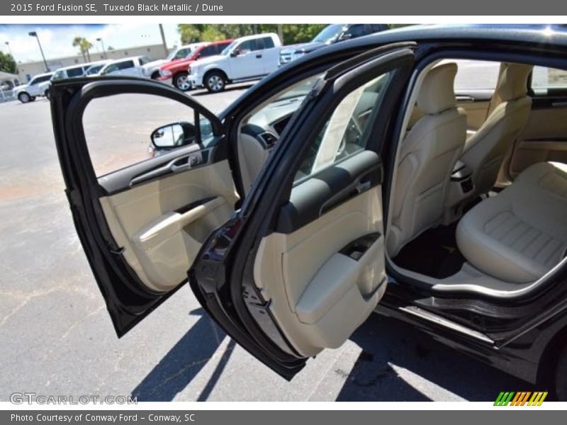 Tuxedo Black Metallic / Dune 2015 Ford Fusion SE