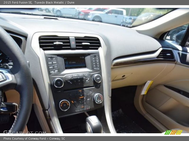 Tuxedo Black Metallic / Dune 2015 Ford Fusion SE