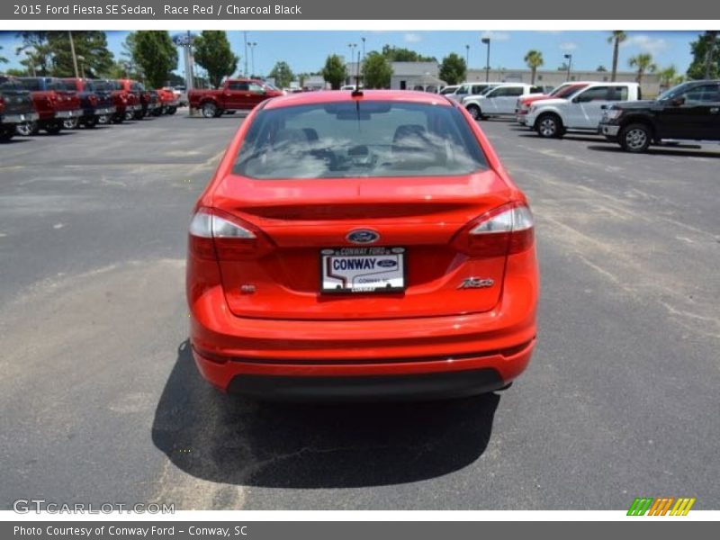 Race Red / Charcoal Black 2015 Ford Fiesta SE Sedan