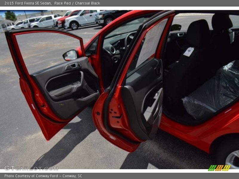 Race Red / Charcoal Black 2015 Ford Fiesta SE Sedan