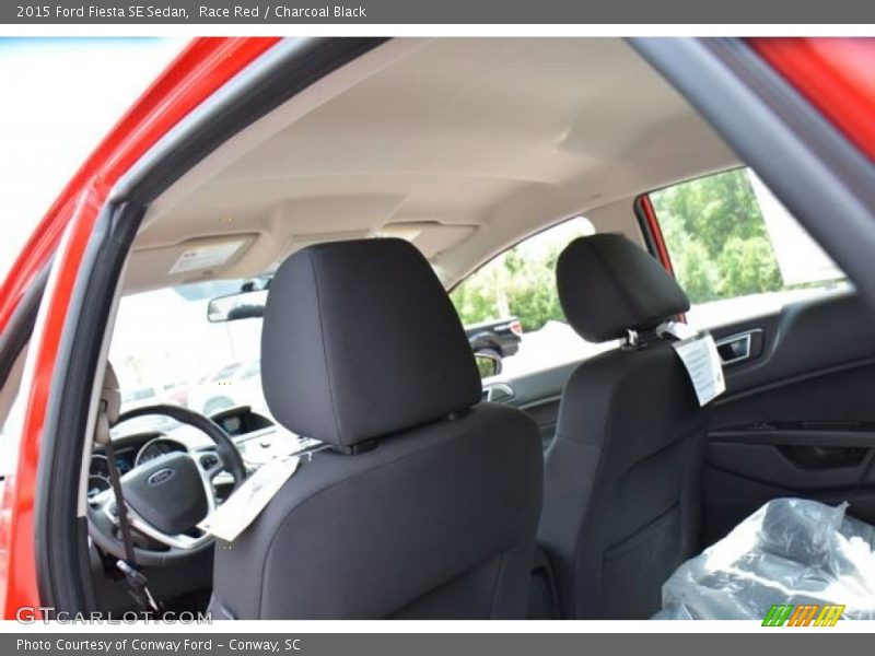 Race Red / Charcoal Black 2015 Ford Fiesta SE Sedan