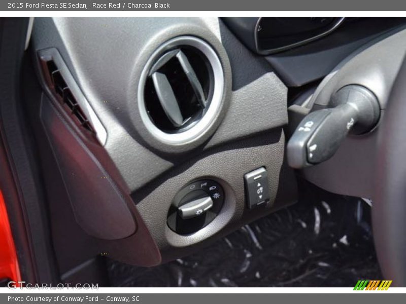 Race Red / Charcoal Black 2015 Ford Fiesta SE Sedan
