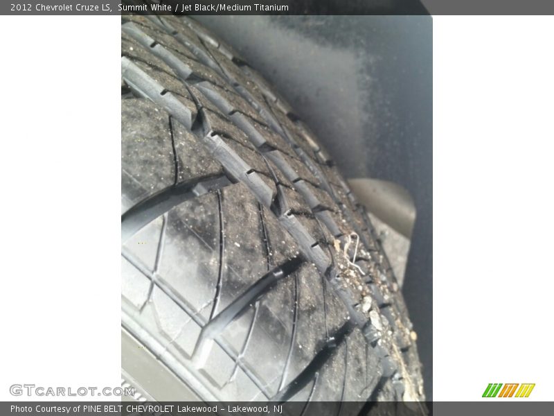 Summit White / Jet Black/Medium Titanium 2012 Chevrolet Cruze LS