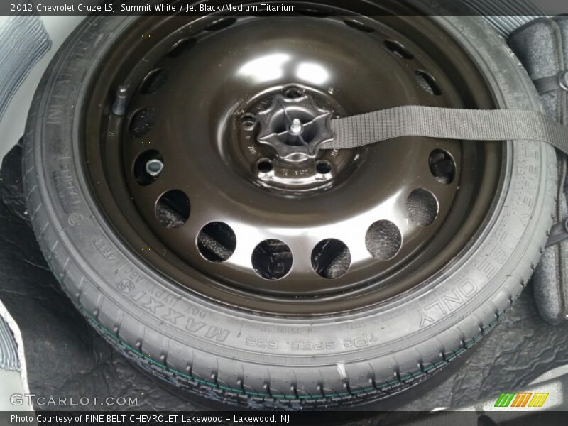 Summit White / Jet Black/Medium Titanium 2012 Chevrolet Cruze LS