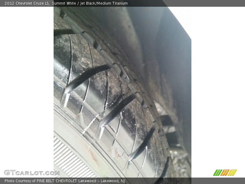 Summit White / Jet Black/Medium Titanium 2012 Chevrolet Cruze LS