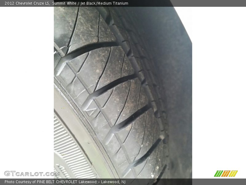 Summit White / Jet Black/Medium Titanium 2012 Chevrolet Cruze LS