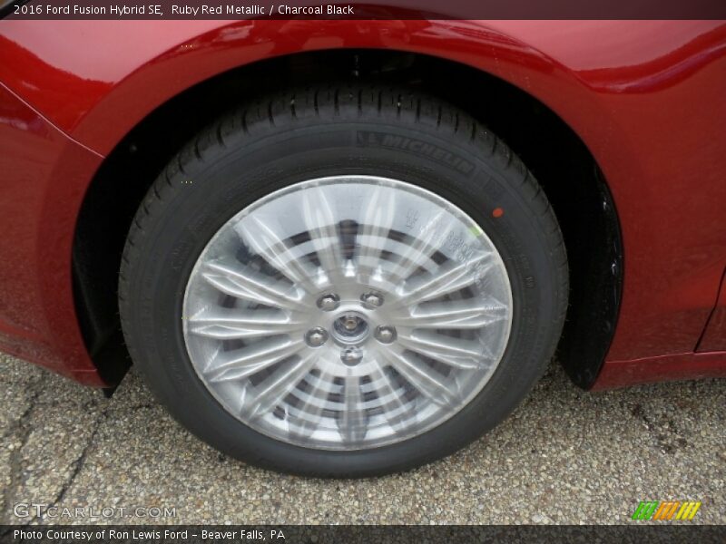 Ruby Red Metallic / Charcoal Black 2016 Ford Fusion Hybrid SE