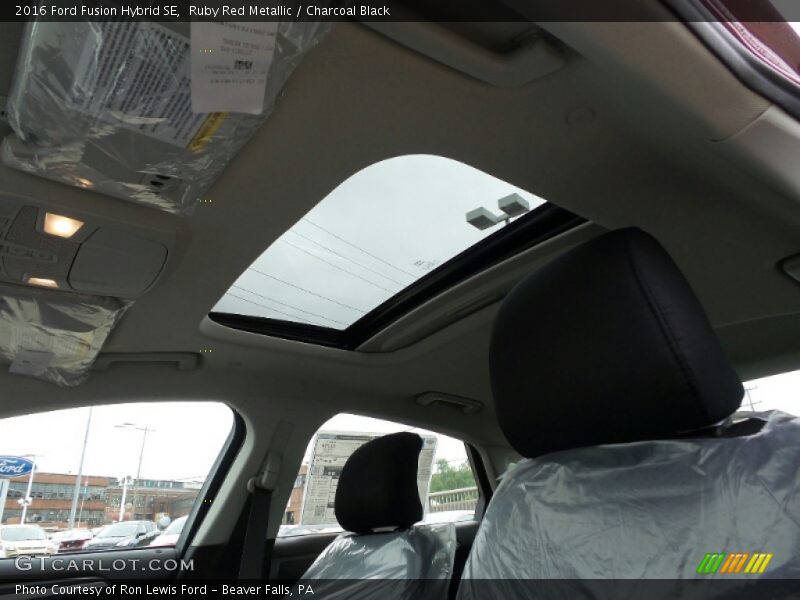 Ruby Red Metallic / Charcoal Black 2016 Ford Fusion Hybrid SE