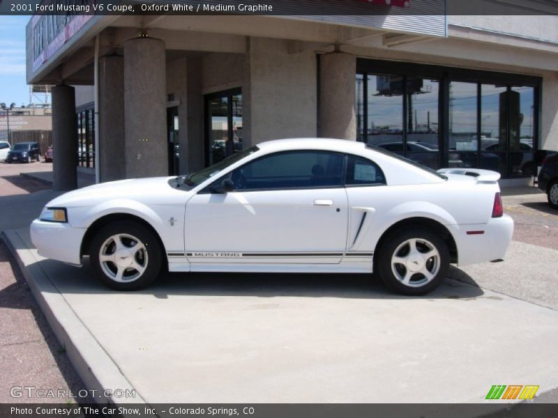 Oxford White / Medium Graphite 2001 Ford Mustang V6 Coupe