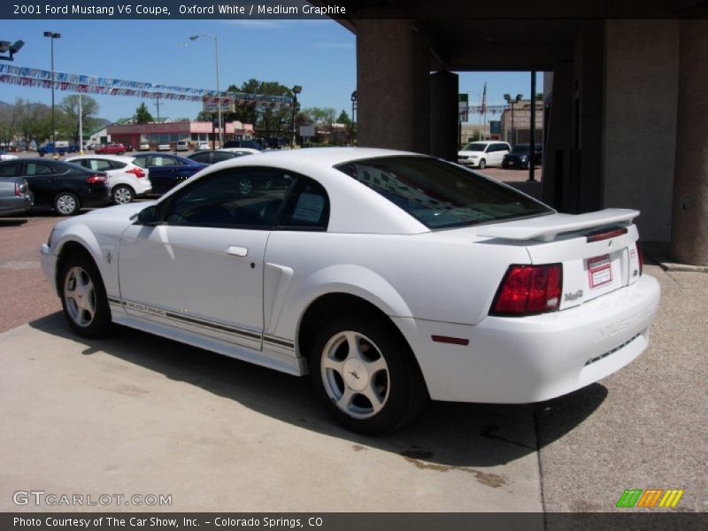 Oxford White / Medium Graphite 2001 Ford Mustang V6 Coupe