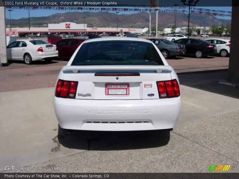 Oxford White / Medium Graphite 2001 Ford Mustang V6 Coupe