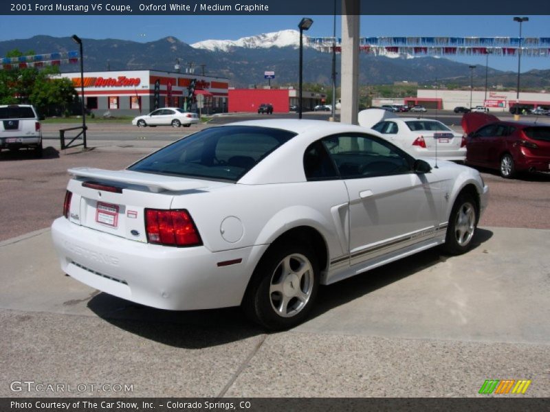 Oxford White / Medium Graphite 2001 Ford Mustang V6 Coupe