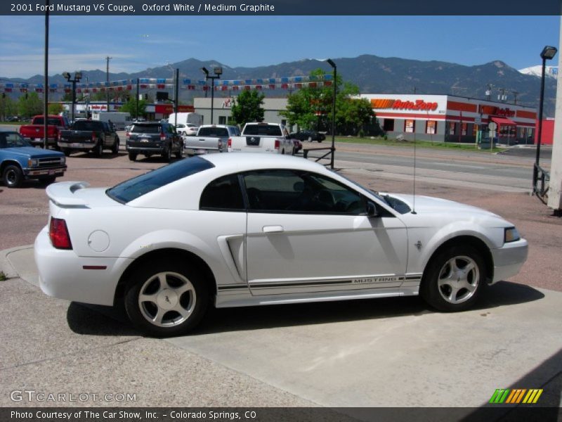 Oxford White / Medium Graphite 2001 Ford Mustang V6 Coupe