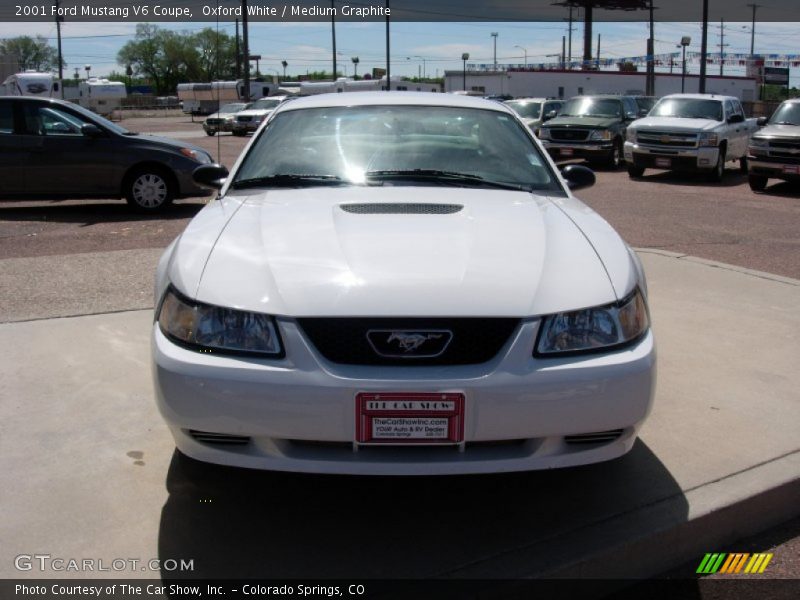 Oxford White / Medium Graphite 2001 Ford Mustang V6 Coupe