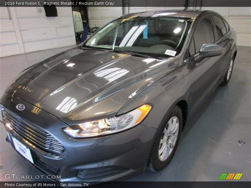 Magnetic Metallic / Medium Earth Gray 2016 Ford Fusion S
