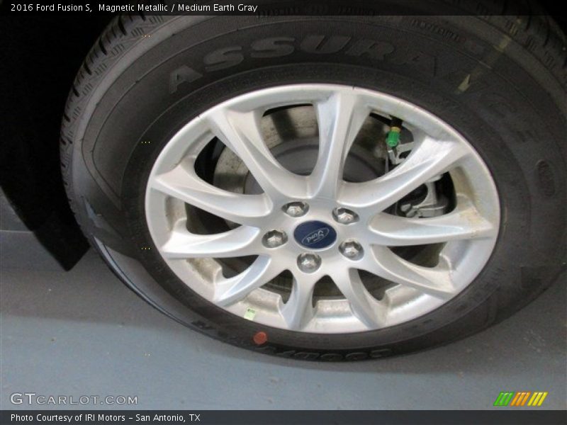 Magnetic Metallic / Medium Earth Gray 2016 Ford Fusion S