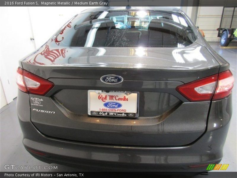 Magnetic Metallic / Medium Earth Gray 2016 Ford Fusion S