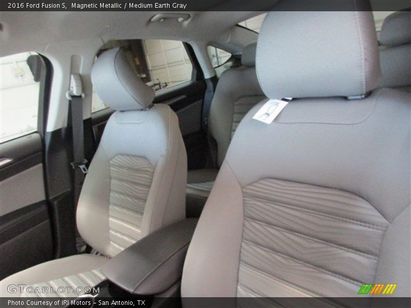 Magnetic Metallic / Medium Earth Gray 2016 Ford Fusion S
