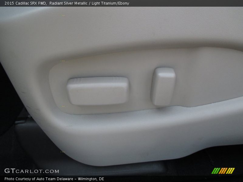 Radiant Silver Metallic / Light Titanium/Ebony 2015 Cadillac SRX FWD