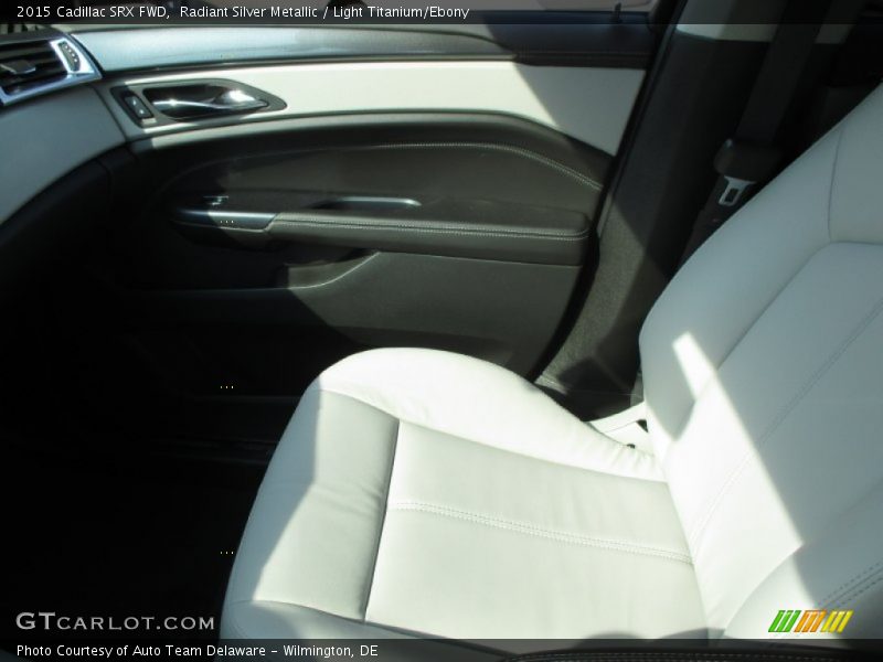 Radiant Silver Metallic / Light Titanium/Ebony 2015 Cadillac SRX FWD