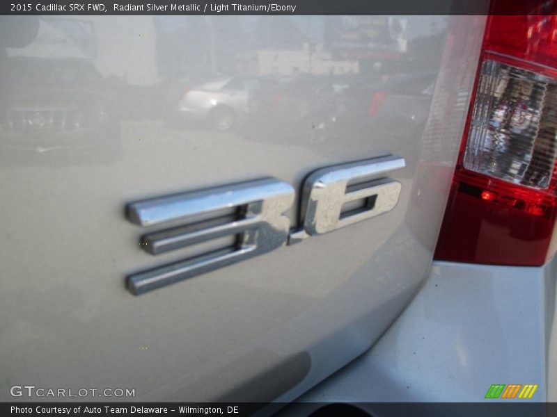 Radiant Silver Metallic / Light Titanium/Ebony 2015 Cadillac SRX FWD