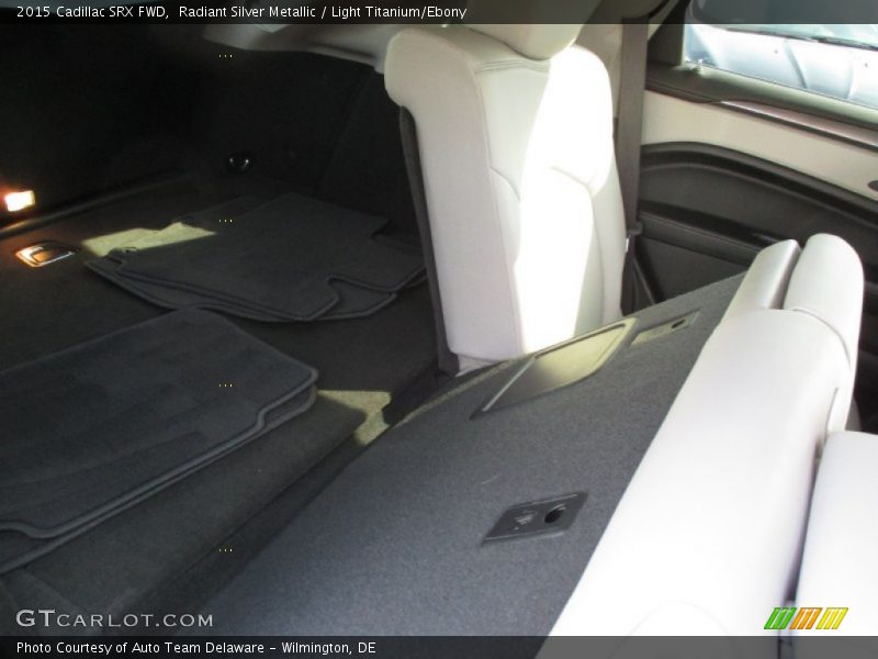 Radiant Silver Metallic / Light Titanium/Ebony 2015 Cadillac SRX FWD