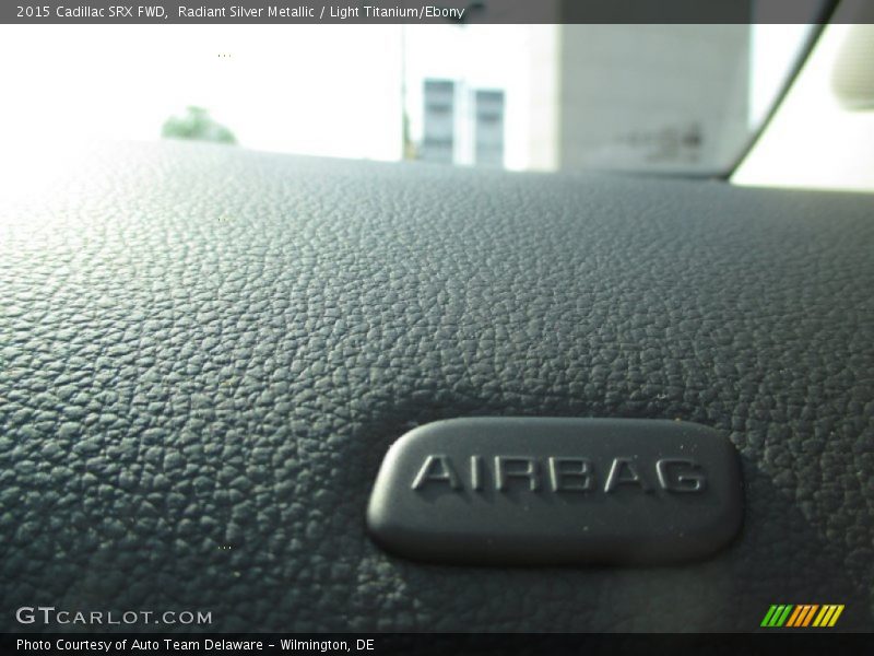Radiant Silver Metallic / Light Titanium/Ebony 2015 Cadillac SRX FWD
