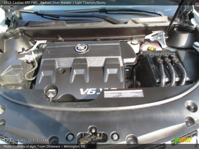Radiant Silver Metallic / Light Titanium/Ebony 2015 Cadillac SRX FWD