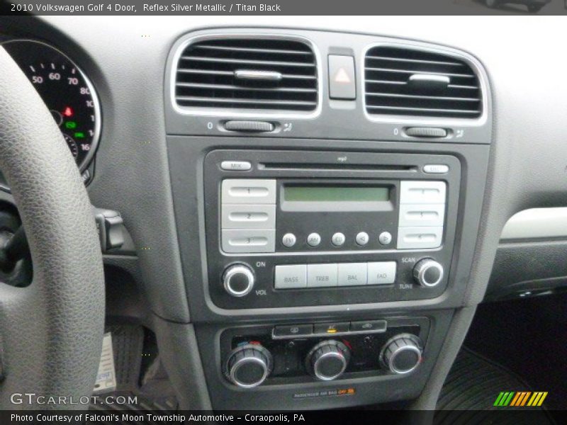 Reflex Silver Metallic / Titan Black 2010 Volkswagen Golf 4 Door