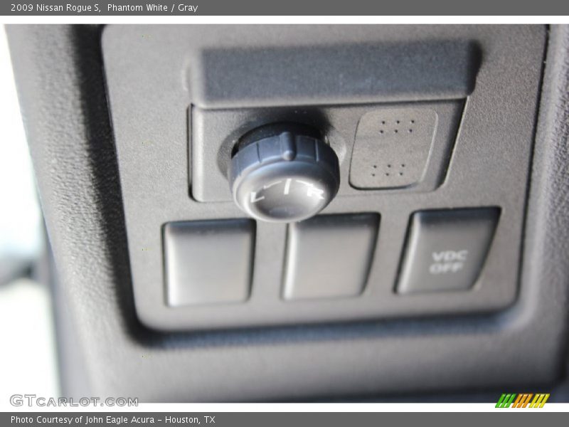 Phantom White / Gray 2009 Nissan Rogue S