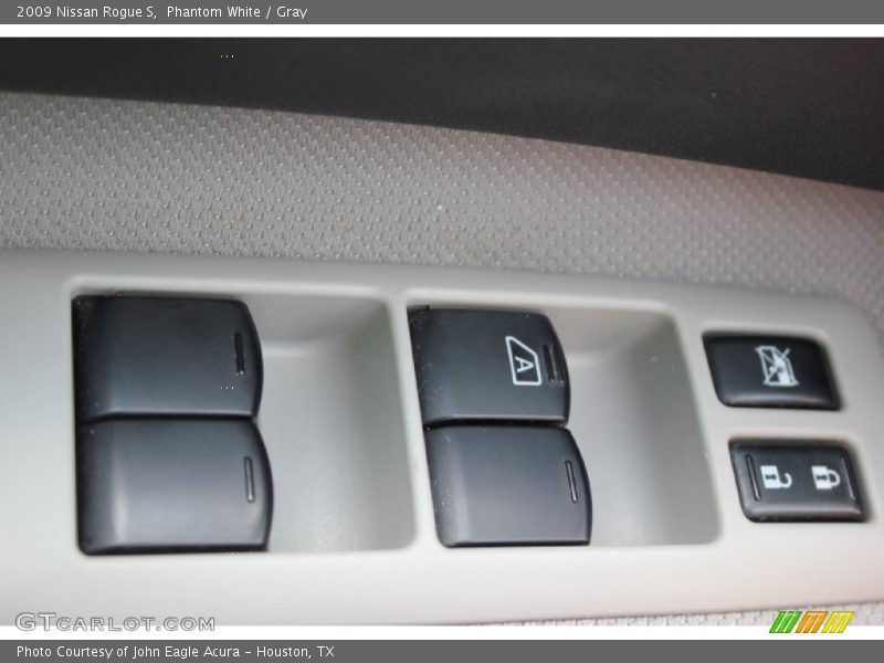 Phantom White / Gray 2009 Nissan Rogue S