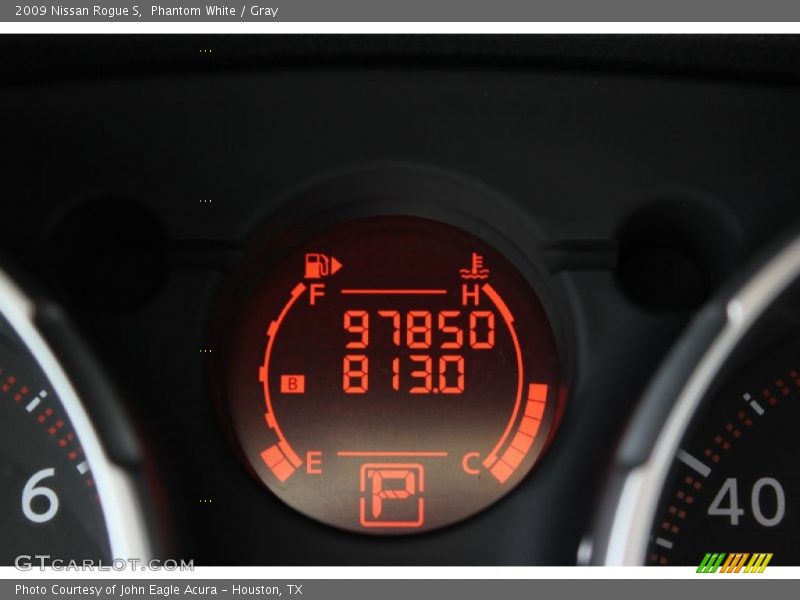 Phantom White / Gray 2009 Nissan Rogue S