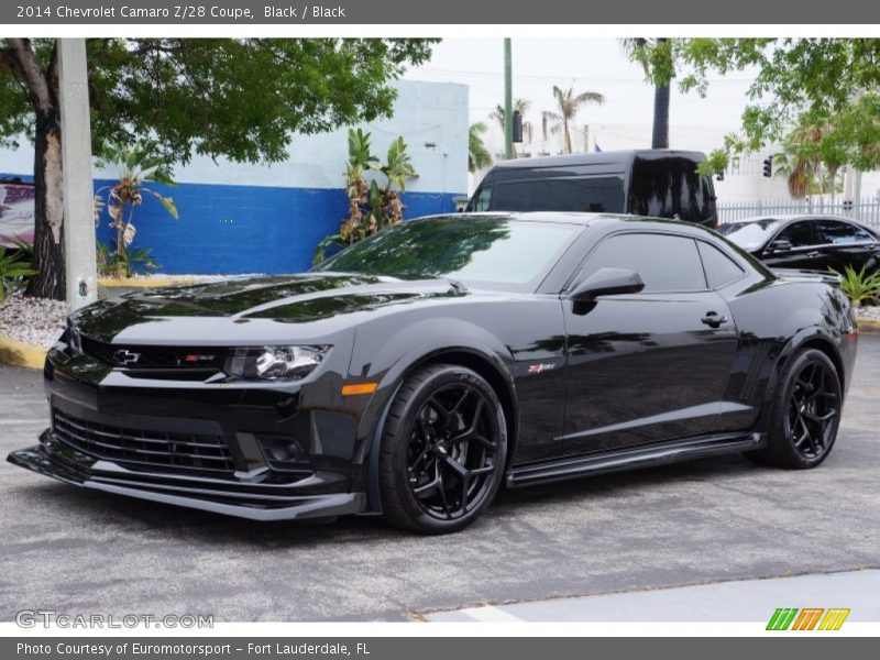 Front 3/4 View of 2014 Camaro Z/28 Coupe