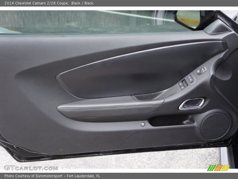 Door Panel of 2014 Camaro Z/28 Coupe