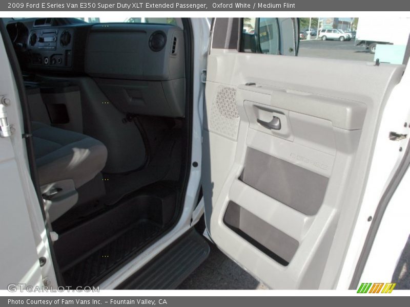 Oxford White / Medium Flint 2009 Ford E Series Van E350 Super Duty XLT Extended Passenger