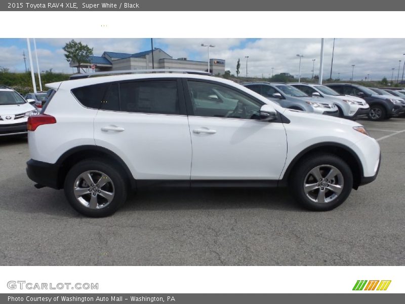 Super White / Black 2015 Toyota RAV4 XLE