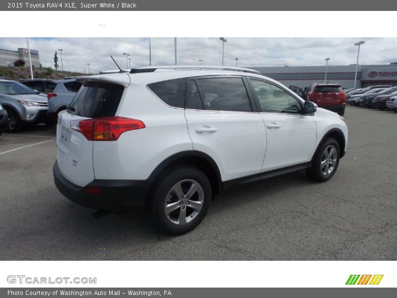 Super White / Black 2015 Toyota RAV4 XLE