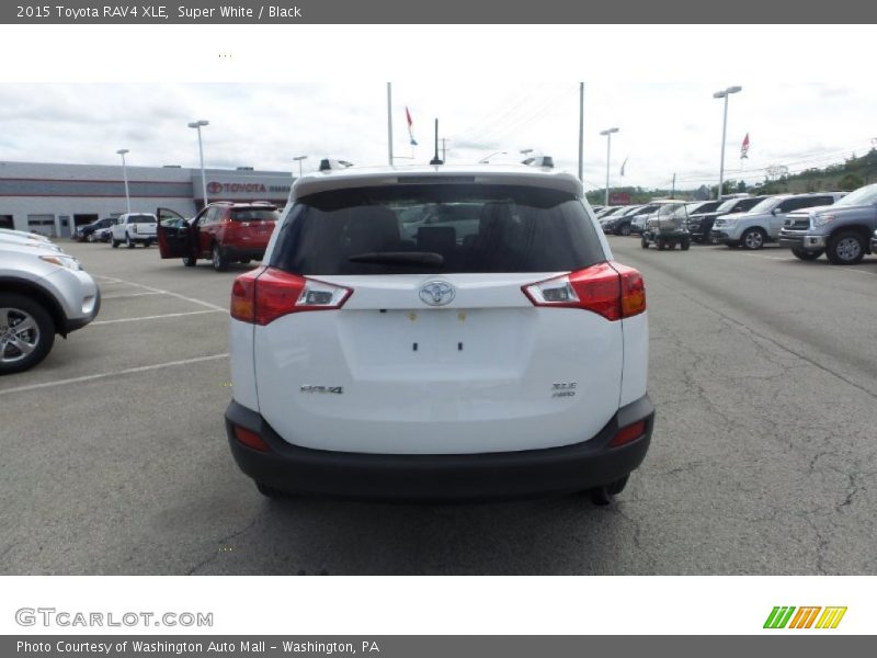 Super White / Black 2015 Toyota RAV4 XLE