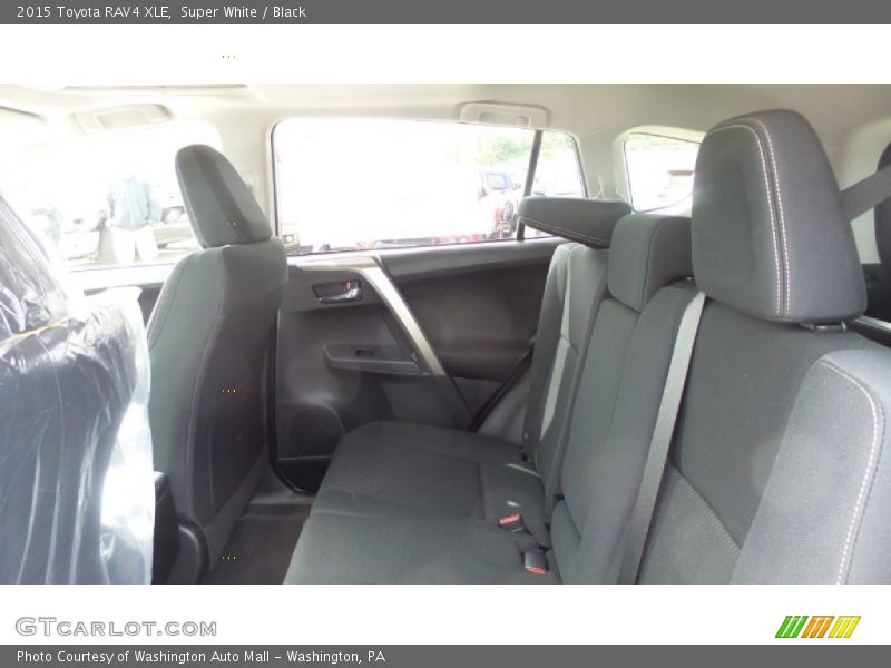 Super White / Black 2015 Toyota RAV4 XLE