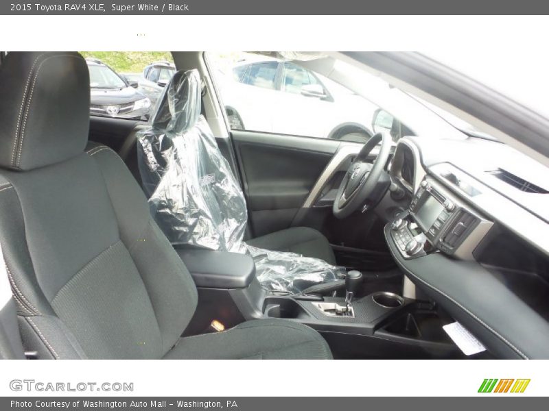 Super White / Black 2015 Toyota RAV4 XLE