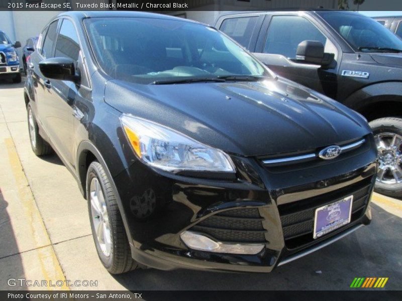 Tuxedo Black Metallic / Charcoal Black 2015 Ford Escape SE