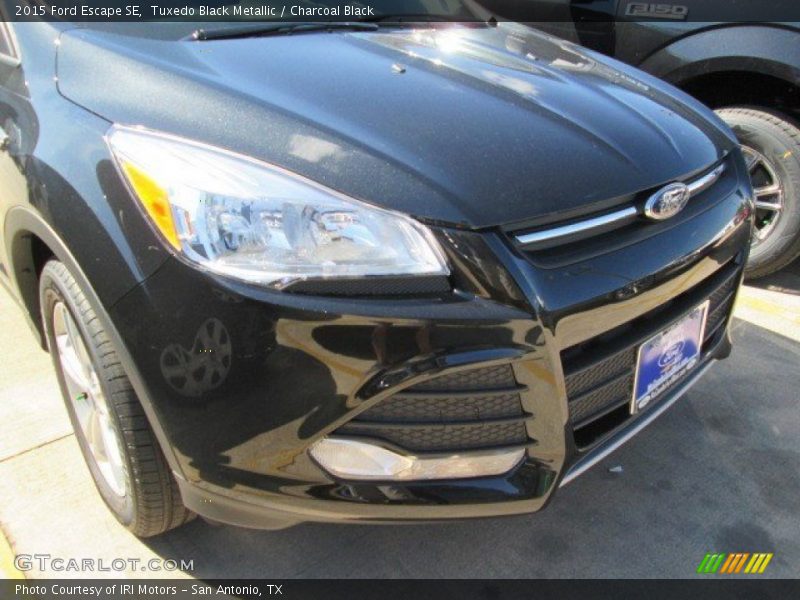 Tuxedo Black Metallic / Charcoal Black 2015 Ford Escape SE
