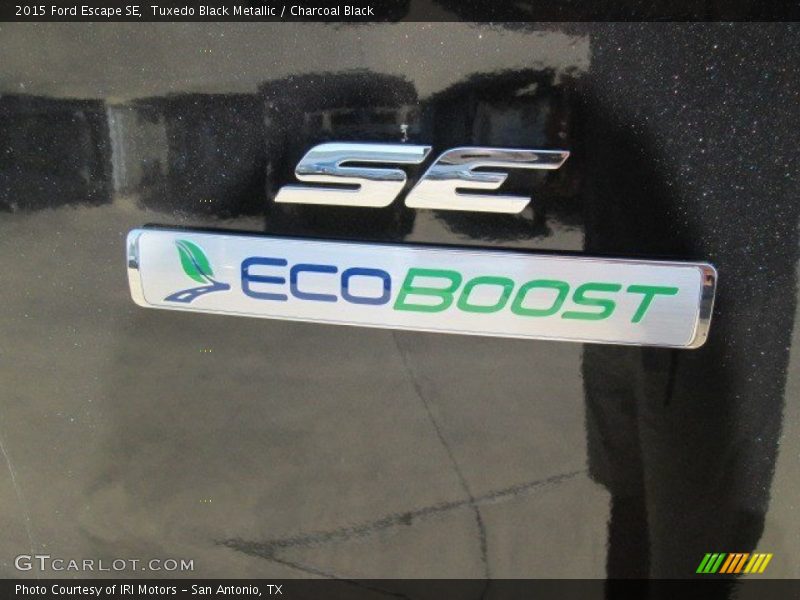 Tuxedo Black Metallic / Charcoal Black 2015 Ford Escape SE