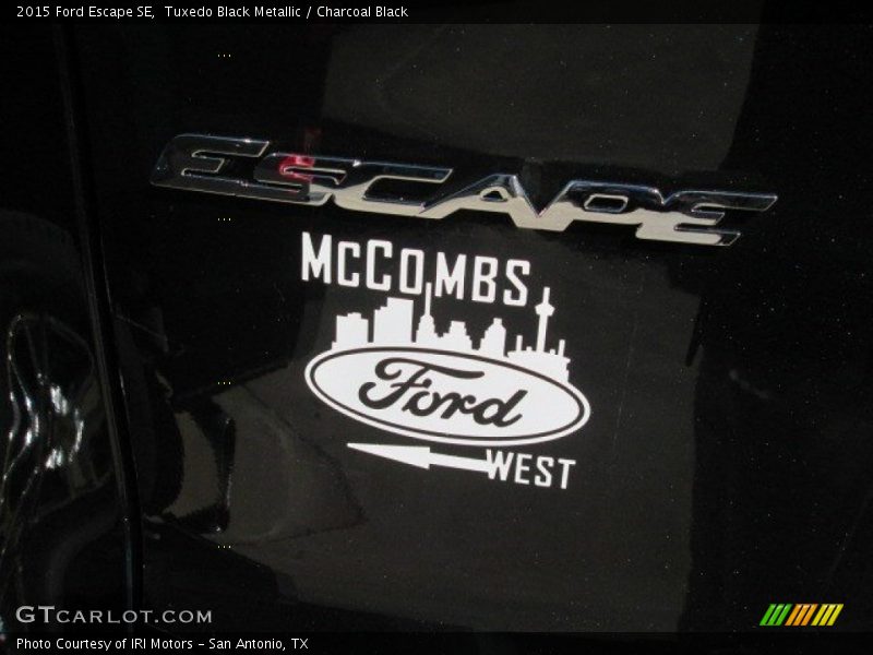 Tuxedo Black Metallic / Charcoal Black 2015 Ford Escape SE