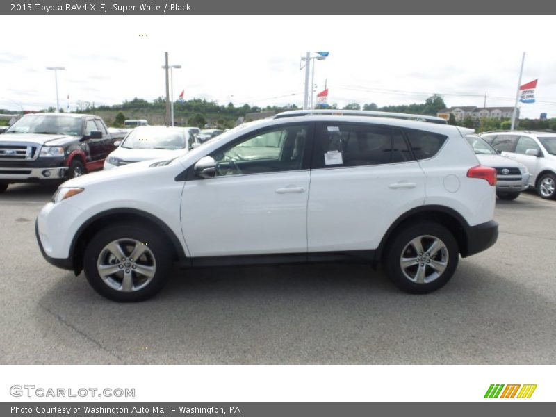 Super White / Black 2015 Toyota RAV4 XLE