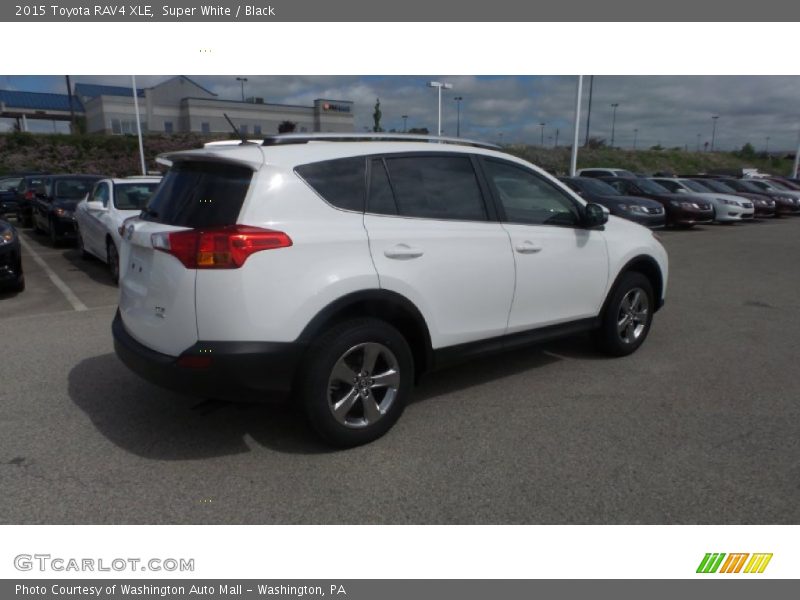 Super White / Black 2015 Toyota RAV4 XLE