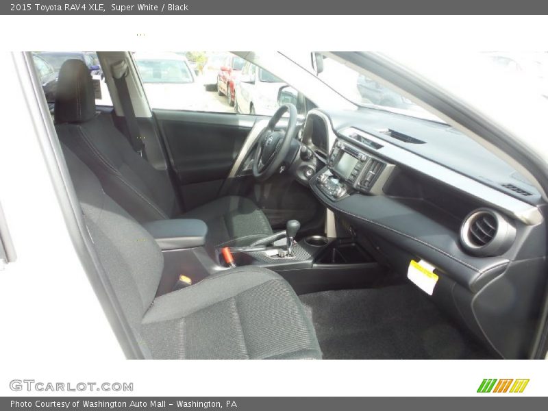 Super White / Black 2015 Toyota RAV4 XLE